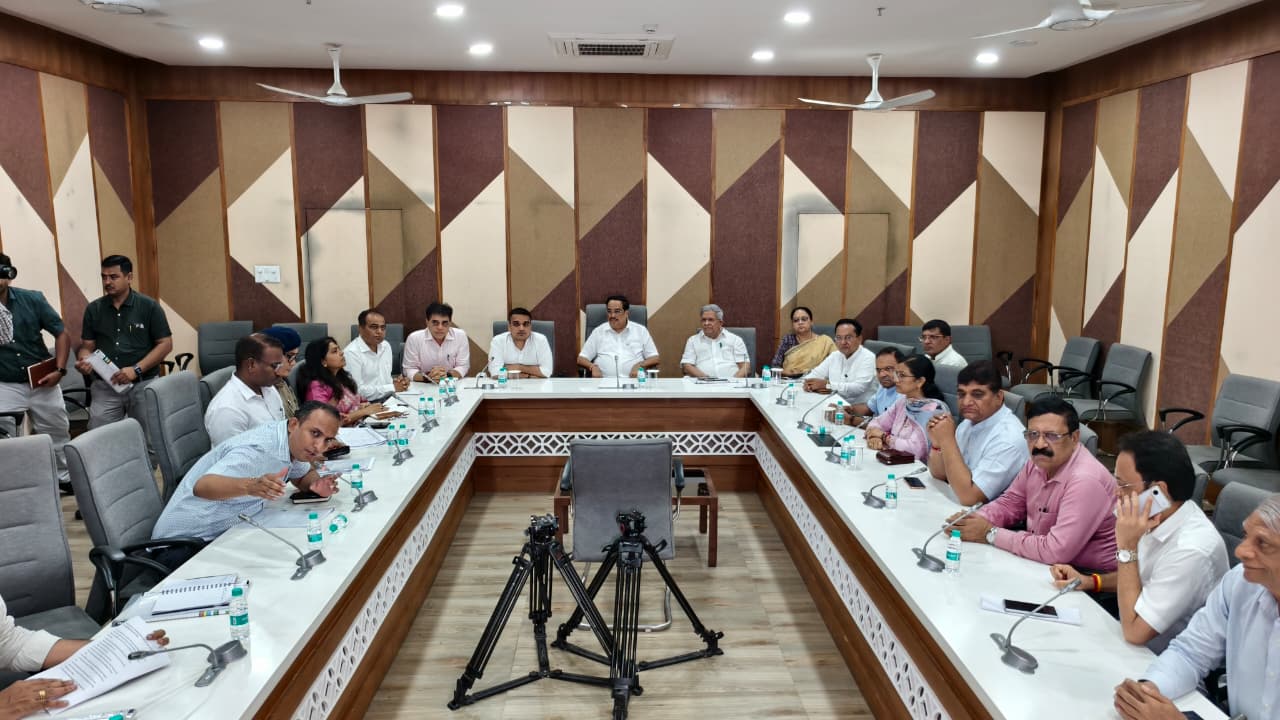 SURAT : ખાડી દબાણનો મુદ્દો શનિવારની સંકલન બેઠકમાં પણ ગાજ્યો, દબાણો ઝડપથી દૂર કરવા તાકીદ