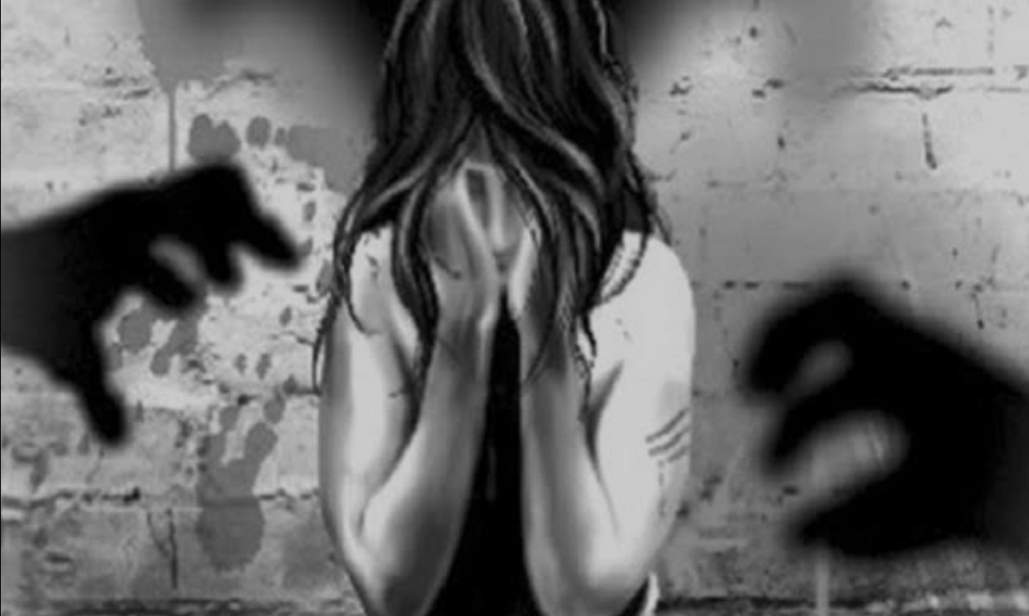 SURAT : કોપર વાયરની ફેકટરીના માલિકે મોડલનું ૧૩ વર્ષ શારીરિક શોષણ કરી ૭૯ લાખ પડાવ્યા