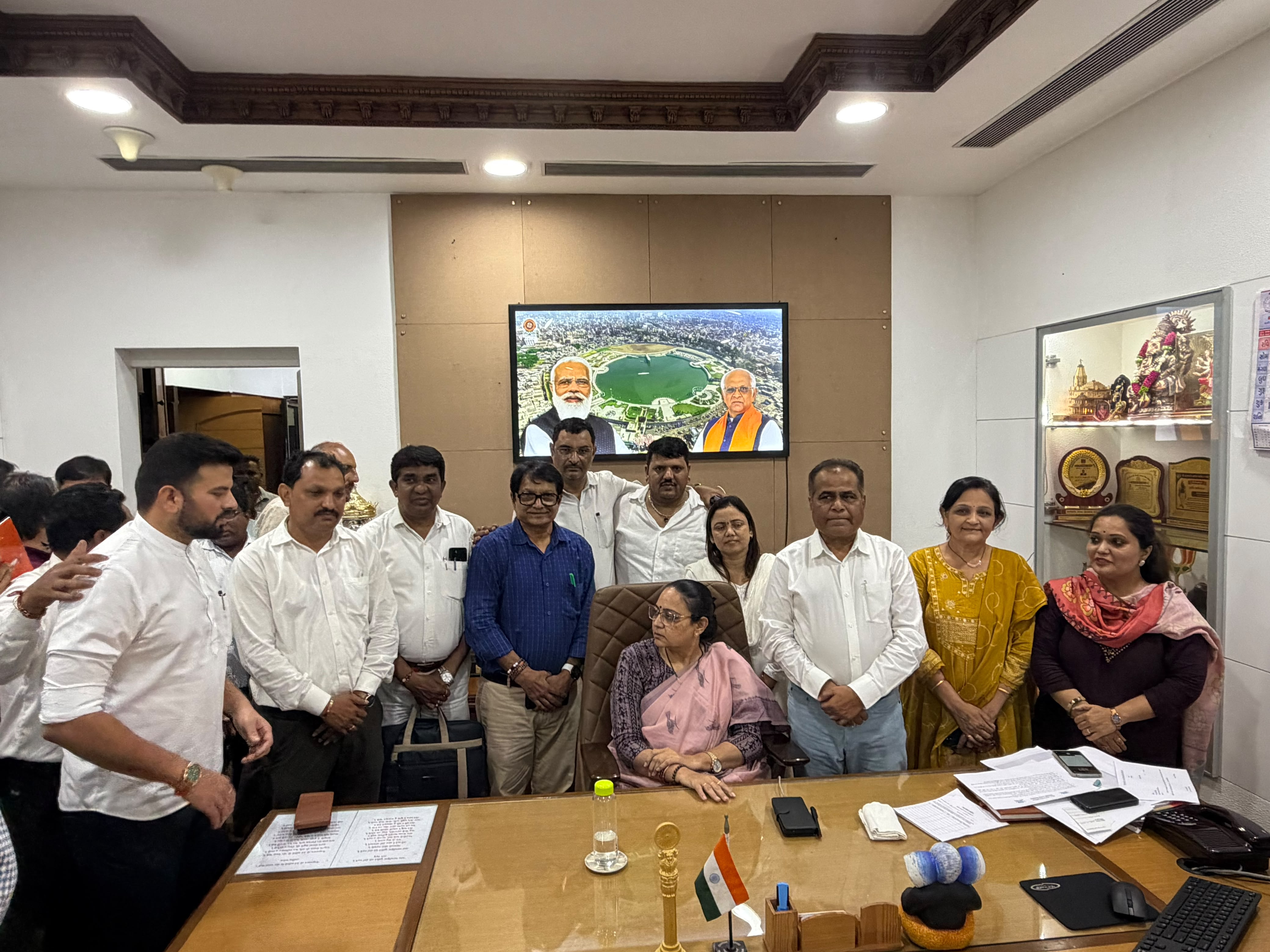 SURAT : શિક્ષણ સમિતિની યાદીમાં ભાજપનો ‘ગોટાળો’, 12ની સામે 14 નામ જાહેર કર્યા બાદ બે નામ કપાયાં